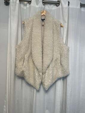 Torrid Cream Sherpa Faux Fur Open Front Cascading Vest with Pockets